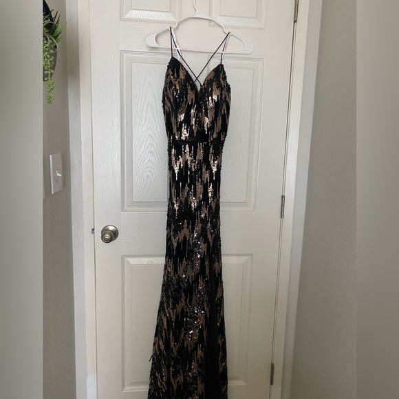 Black and Gold Prom Dress! - Picture 2 of 6